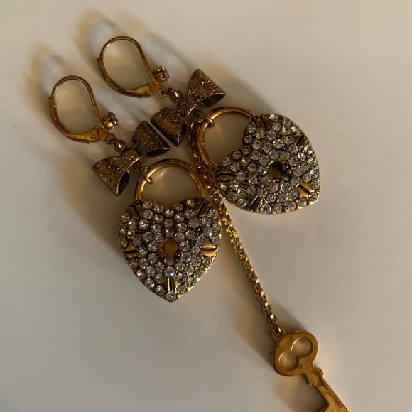 Betsey Johnson heart earrings - Picture 2 of 3